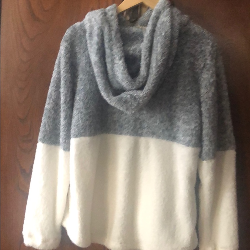 Hoodie⛄️⛄️ - Picture 4 of 4